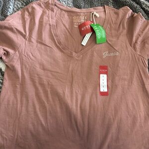 GUESS Women's Mauve V-Neck Logo Tee
